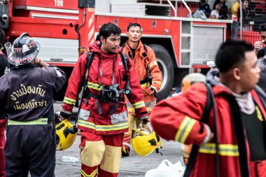 Robinson Sriracha Alışveriş Merkezi, yürüyüş itfaiyeci ateş