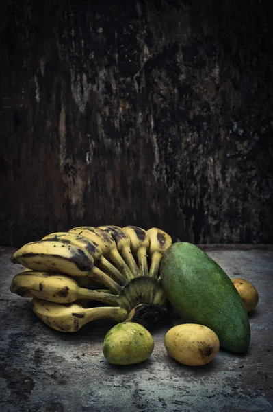 Fruits tropicaux nature morte — Photo