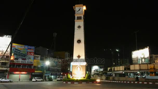 4K lapso de tempo de torre de relógio Sriracha à noite — Vídeo de Stock