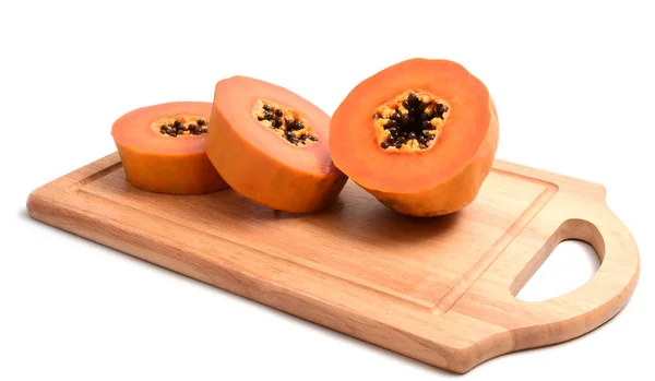 Papaya segment met houten blok geïsoleerd op witte achtergrond — Stockfoto