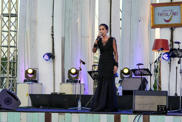 Rudklao amratisha tritt in "jazz in memory bei bangsaen auf" — Stockfoto