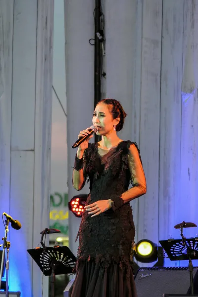 Rudklao Amratisha perform in "Jazz in memory at Bangsaen" — Stock Photo, Image