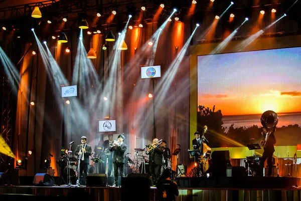 Jazzminions Band tritt bei "Jazz in Memory" in Bangsaen auf" — Stockfoto
