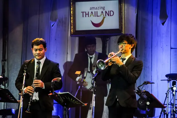 La banda de Jazz Minions actúa en "Jazz in memory at Bangsaen" " — Foto de Stock