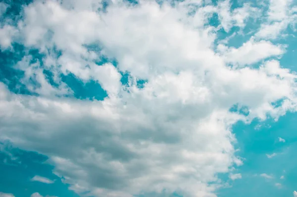 Belle nuvole nel cielo blu — Foto Stock