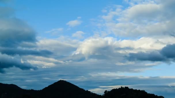 4K Time lapse of Clouds over hill, Tailandia — Vídeo de stock