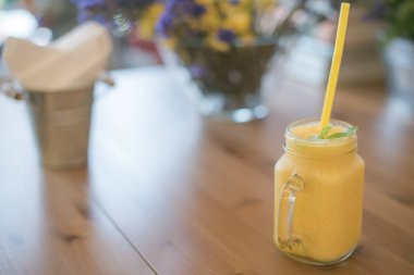 Mango smoothie, sağlıklı içecekler