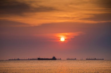 denizde gün batımı