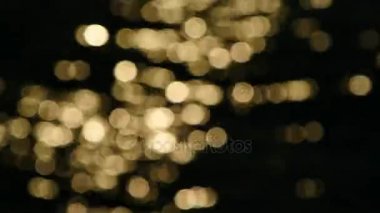 Deniz su yüzeyinde günbatımı ışığın soyut bokeh