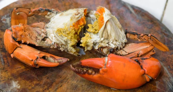 Dušené krab s vejci připravené k jídlu — Stock fotografie