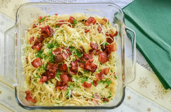 Špagety s majákem a sýrem — Stock fotografie