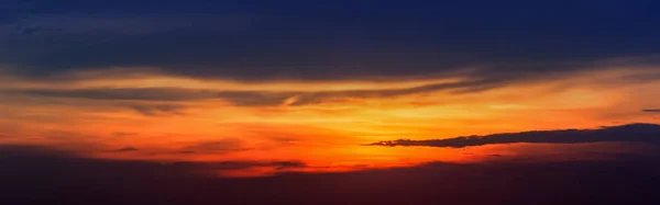 Panorama del cielo al atardecer —  Fotos de Stock