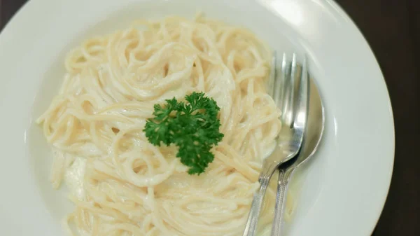 Yummy spaghetti cabonara, Focus at spaghetti — Stock Photo, Image