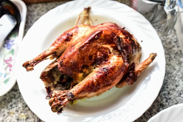 Poulet rôti aux herbes — Photo