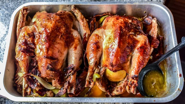 Roasted chicken with herbs — Stock Photo, Image