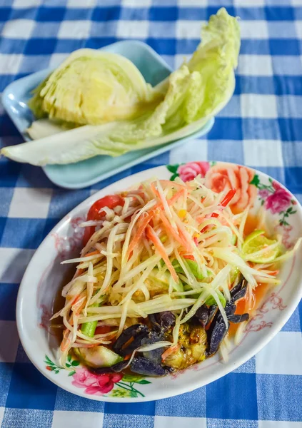 Kryddig papaya sallad med saltad krabba — Stockfoto