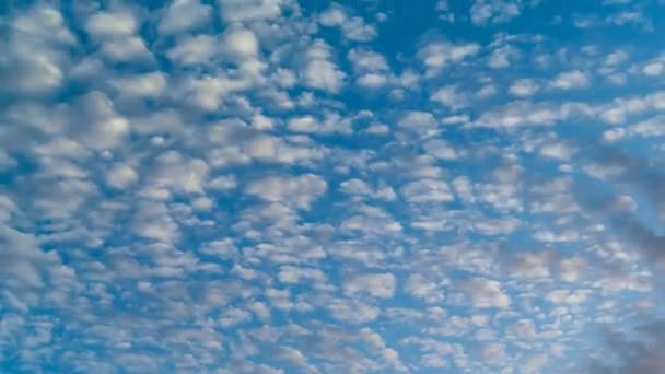 4K Time lapse of clouds movement in blue sky with sunset light effect — Stock Video
