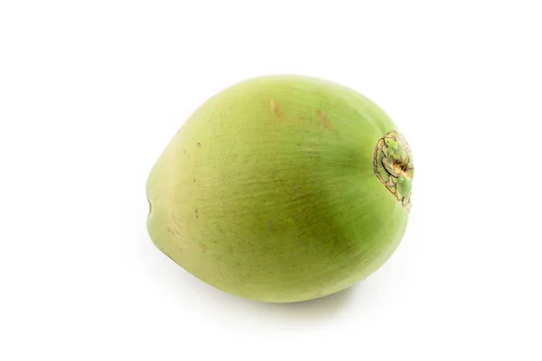 Grüne Kokosnuss isoliert auf weiß — Stockfoto