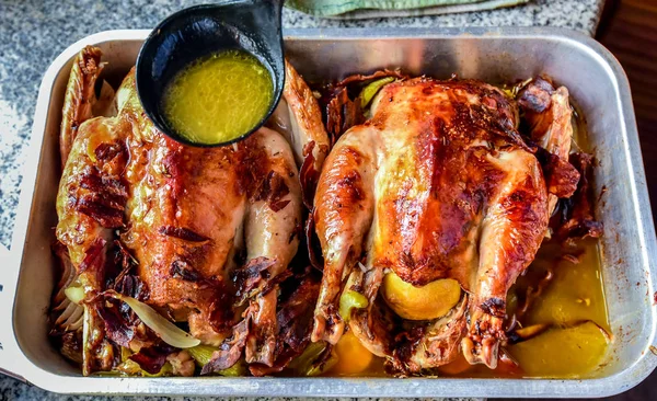 Roasted chicken with herbs — Stock Photo, Image