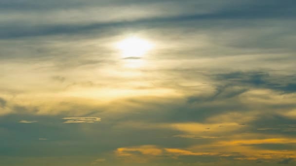 4 k idő megszűnése napnyugtakor ég — Stock videók
