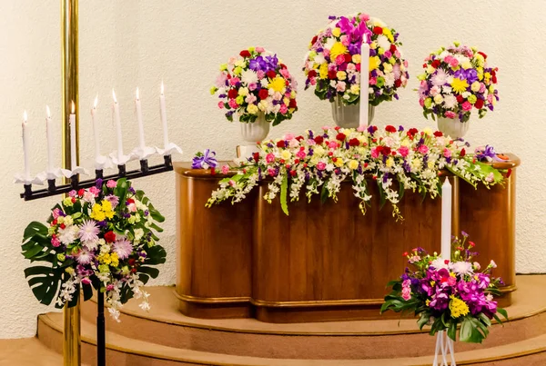 Çiçek süslemeleri düğün töreni