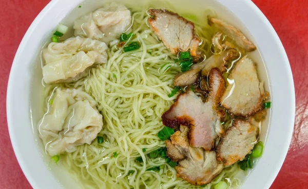 Noodles με χοιρινό ψητό και ζυμαρικών — Φωτογραφία Αρχείου