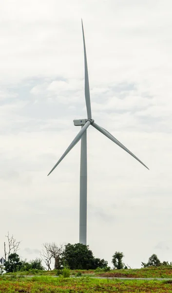 风力发电机组在山，泰国 — 图库照片