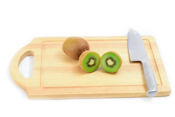 Gruppo di kiwi su blocco di legno — Foto Stock