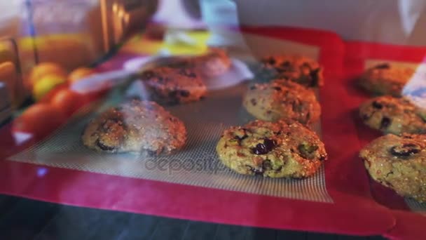 Baked cookies in oven — Stock Video