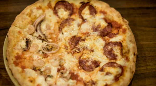 Heerlijke pizza close up shot — Stockfoto