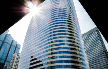 Cityscape güneş parlama ile