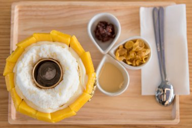 Mango bingsu, meyve tatlı üstten görünüm, buz.