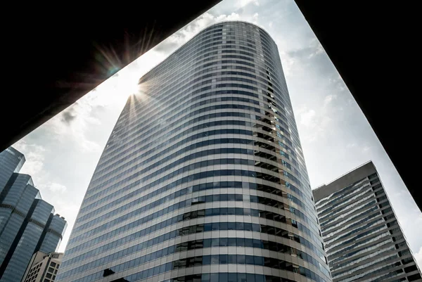 Cityscape güneş parlama ile