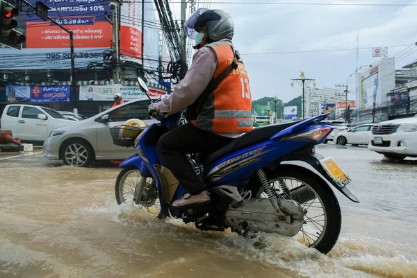 Powodzie w Sriracha miasto po rainning — Zdjęcie stockowe