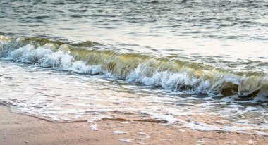 Güzel sıçramasına deniz sörf