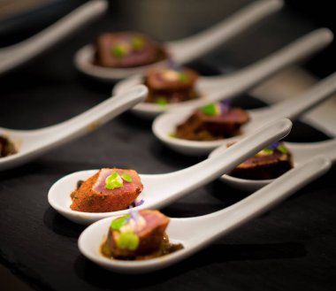 Füzyon yemek, meze kaşık içinde