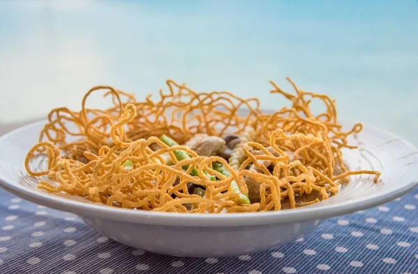 Crispy noodles in thick gravy — Stock Photo, Image