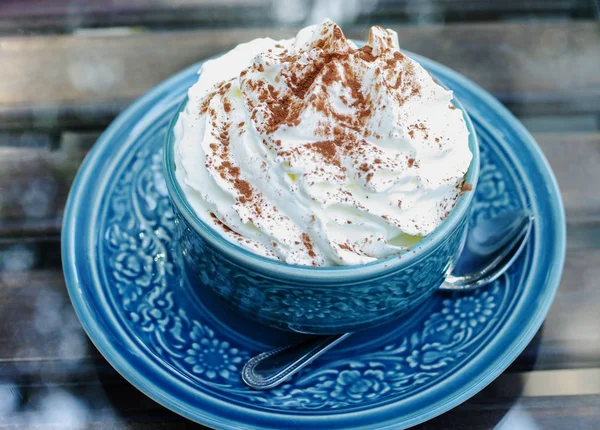 Dejlig dessert med fløde - Stock-foto