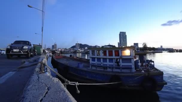 Chonburi Tailândia Dec Atracação Barcos Passageiros Doca Com Céu Crepúsculo — Vídeo de Stock