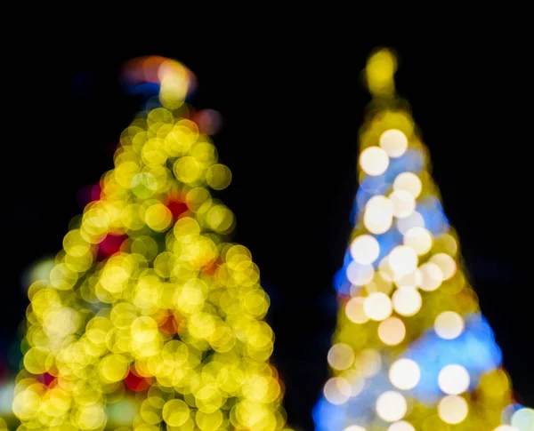 Schöne Weihnachtsbeleuchtung mit aufgetaut — Stockfoto