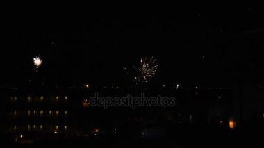 Yangın çalışma gece, mutlu yeni yıl havai fişek Tayland