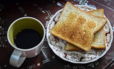 Kahvaltı, toast ile sıcak kahve