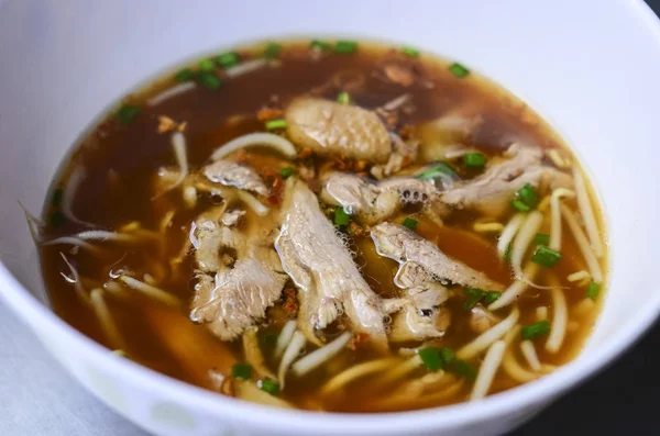 麺と鴨のロースト — ストック写真