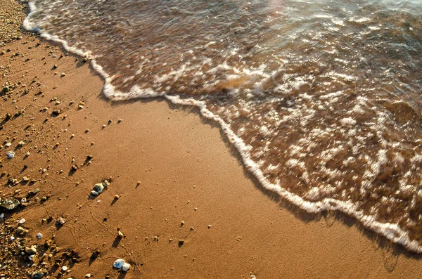 Plaj ve deniz dalga köpüğü hareket ile — Stok fotoğraf