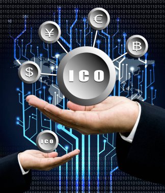 İşadamı el taşımak ICO simge dijital devre ağaç ile geri