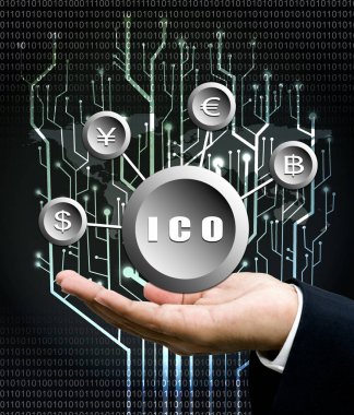 İşadamı el taşımak ICO simge dijital devre ağaç ile geri