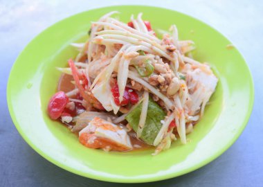 Tuzlu yumurtalı Papaya salatası.