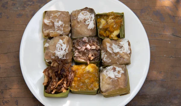 Thailändische Desserts in weißer Schale — Stockfoto