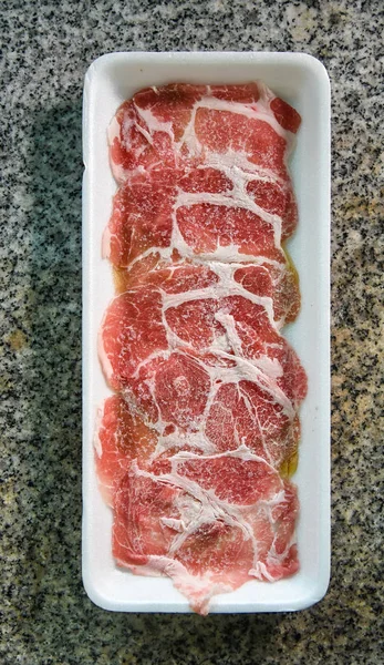 泡パッケージの冷凍肉 — ストック写真