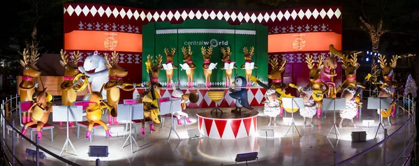 2017 日にタイのバンコクでのクリスマスの装飾のためのバンコク 動物音楽バンド彫刻 — ストック写真